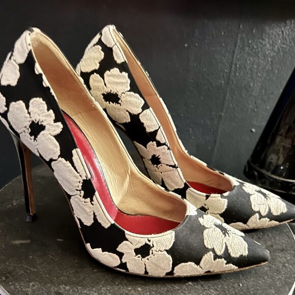 CH Carolina Herrera Monochrome Floral Print Lace Fabric Pointed Toe Pumps - Picture 1 of 9